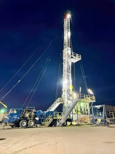 Gece petrol sondaj sahası